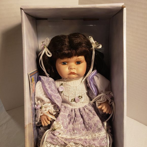 AMANDA DOLL by TIMELESS TREASURES - 2001 LIMITED EDITION PORCELAIN DOLL w/ BOX - Picture 2 of 16